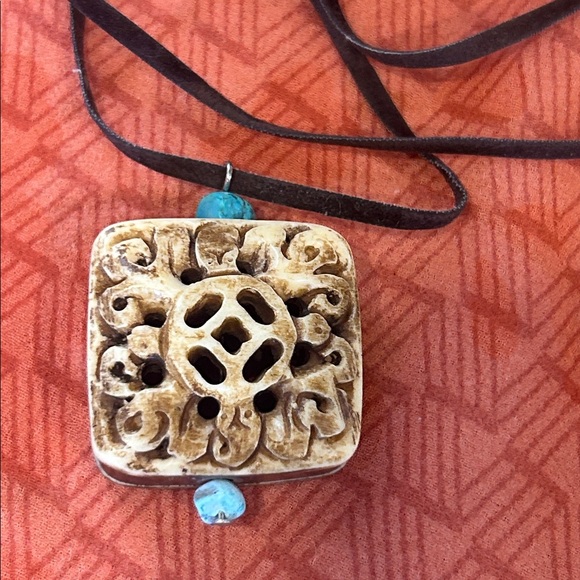 Artisan Carved Bone Pendant vintage Necklace - Picture 15 of 16